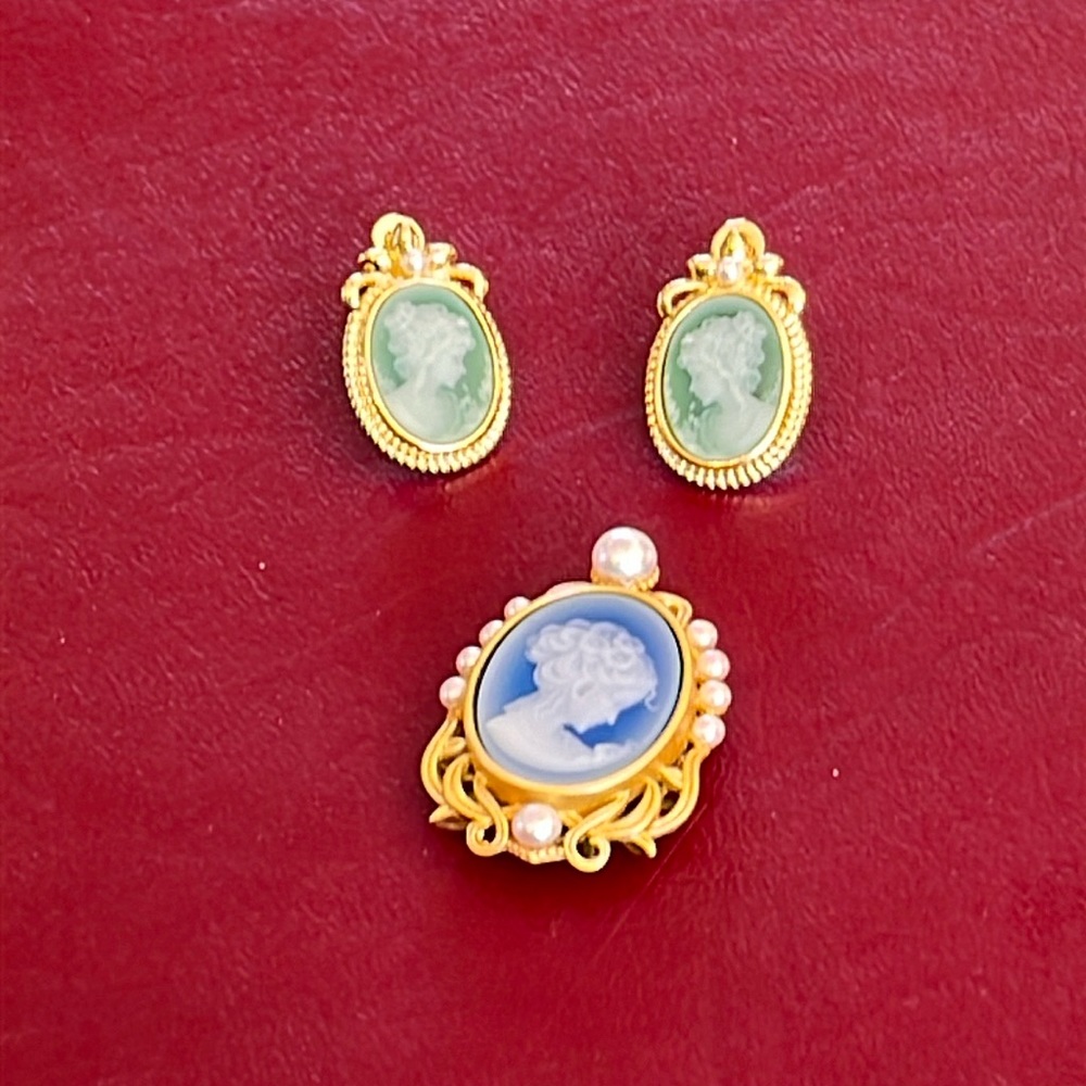 Costume Jewelry- Cameo